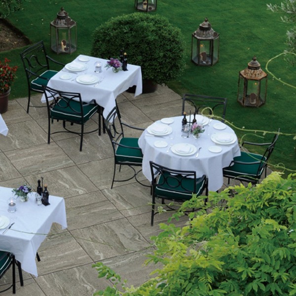 KHD Porcelain Paving Supplies Restaurant outdoor dining area